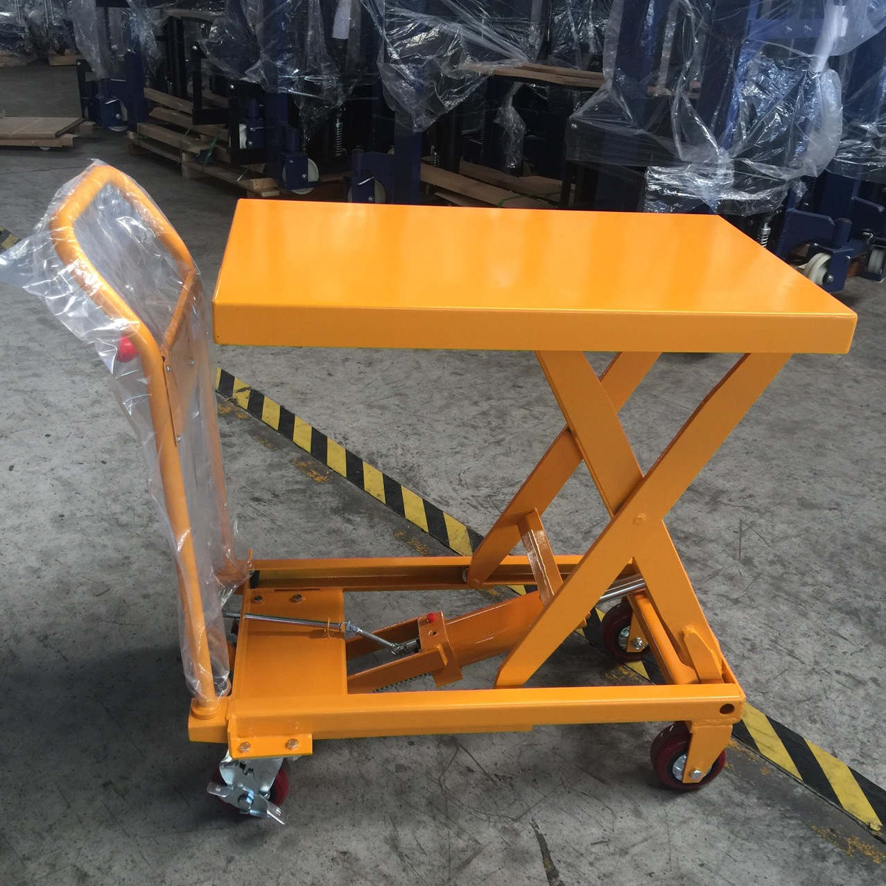 Lightweight scissor lift