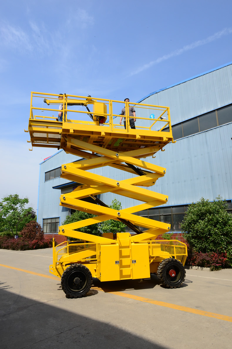 Outdoor diesel scissor lift